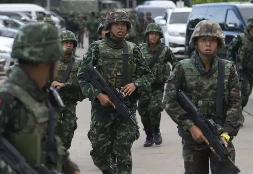 泰国军方发动政变全国开始实施宵禁组图