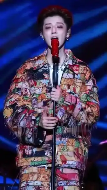 狼奔发型搭配唇钉 漂亮的说不出话!《fill me in love》好好听04