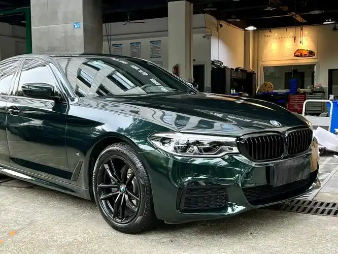 宝马5系 贴祖母石绿改色膜案例分享