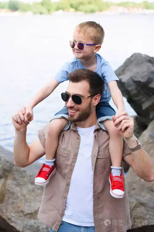 4912*7360px发票合同问题/儿子爸爸孩子父亲老爸男孩他们查看作者其