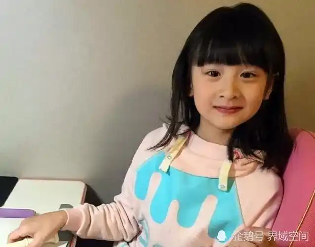 除此之外,森碟也继承了母亲叶一茜的音乐天赋,拉的一手好小提琴,唱歌