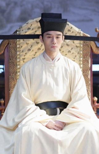 小学生戴"一米帽"返校,网友笑疯:这是上课还是上朝啊~|新冠肺炎_新浪