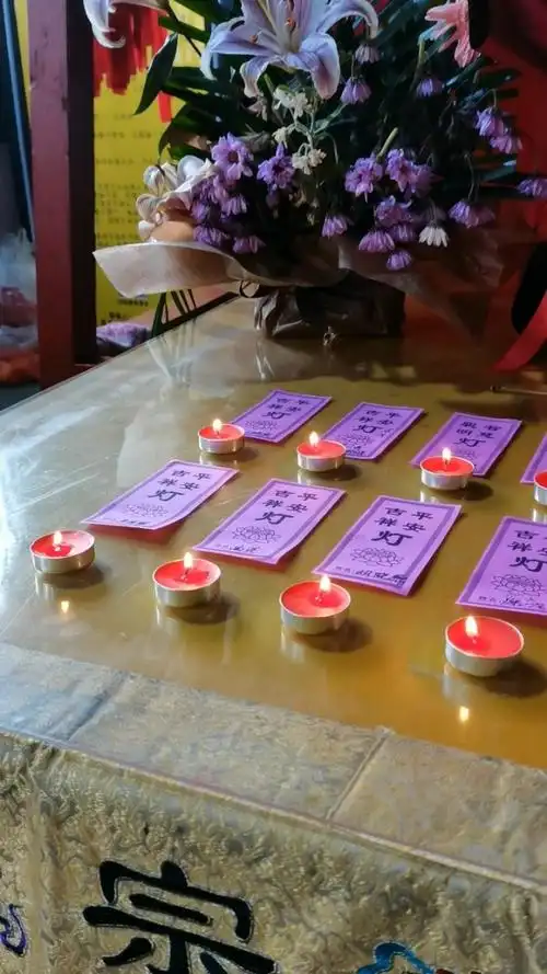 为心爱的人点上一盏祈福供灯,让ta知道,有你,就是一切!