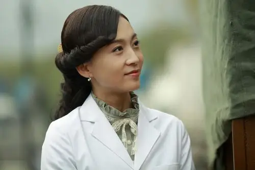 野山鹰杨舒化身果敢狙击手战火红颜高歌巾帼豪情