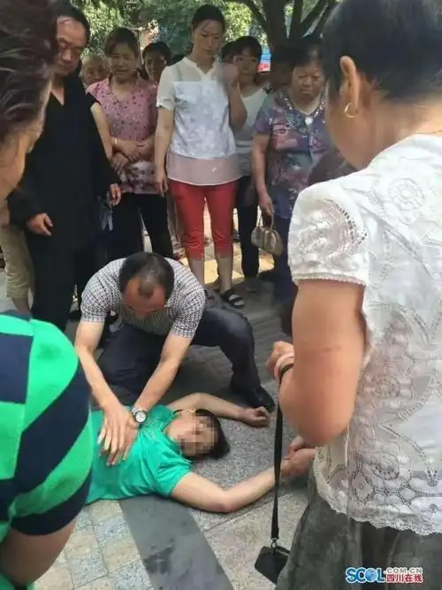 巴中女子锻炼时倒地猝死 市民轮番急救感动无数网友