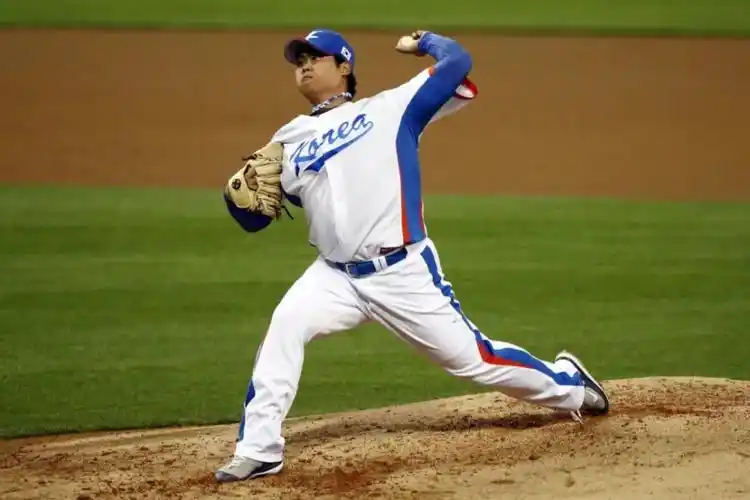 韩国棒球天之骄子,伤病中涅盘的天才左投——柳贤振_腾讯新闻