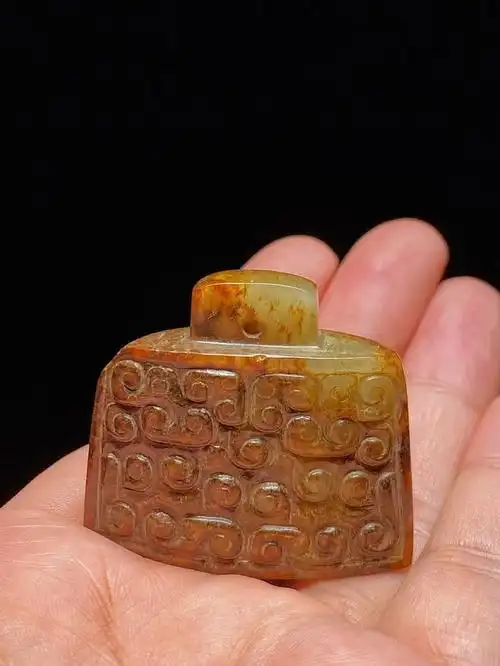 战国 和田玉籽料沁色 蟠虺纹 玉剑饰 剑首