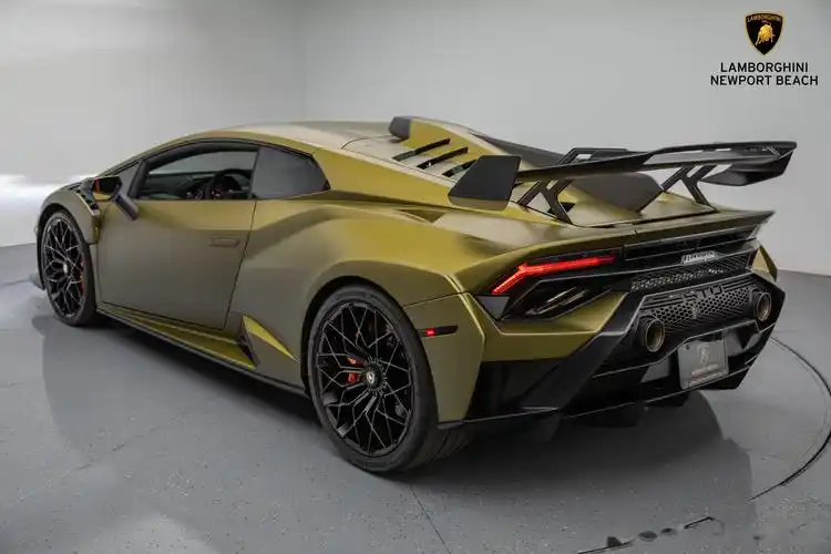 兰博基尼 huracan sto,带尾翼的兰博都不是好惹的.