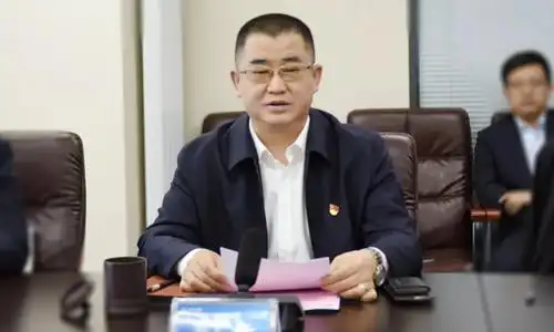 图为:山西建投三建集团党委书记,董事长刘仁旺讲话