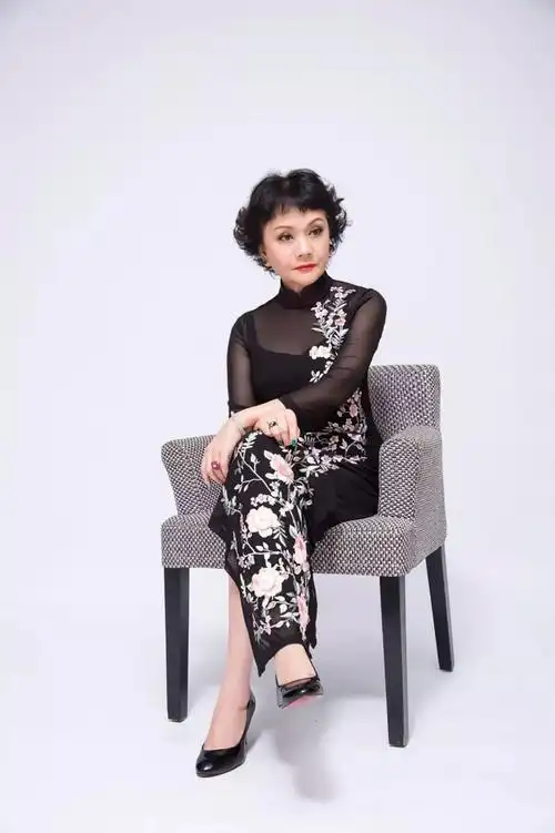 王静国家一级演员,首批国务院政府津贴获得者,曾任第五届全国人大代表