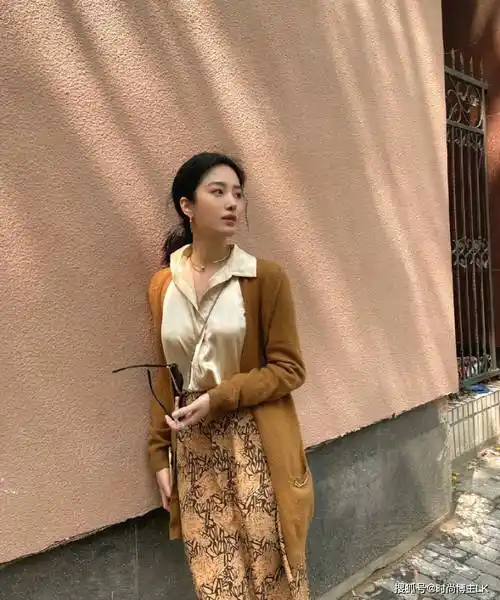 杨采钰不愧是"法式穿搭鼻祖",网友:每一套我都想照搬!