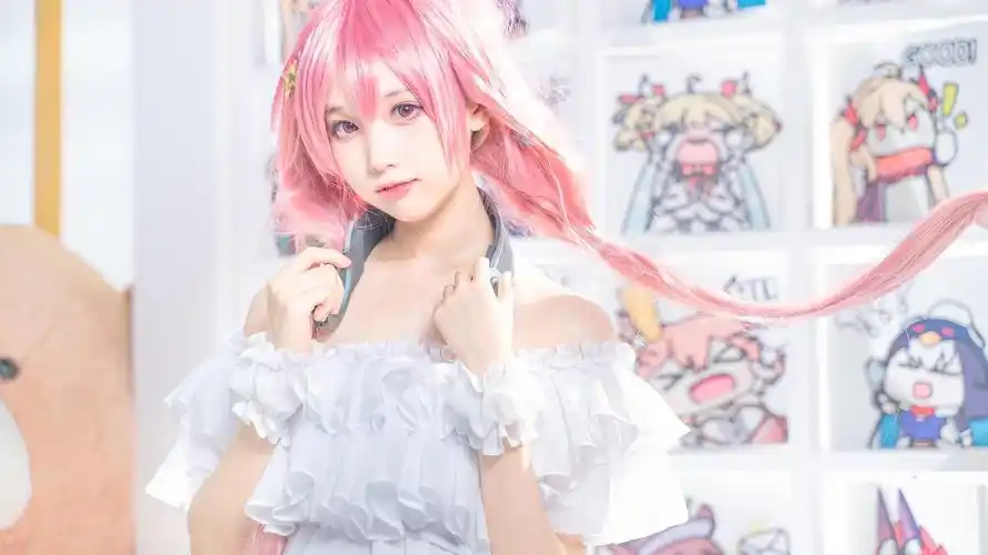 娇憨粉毛美少女白嫩诱人写真