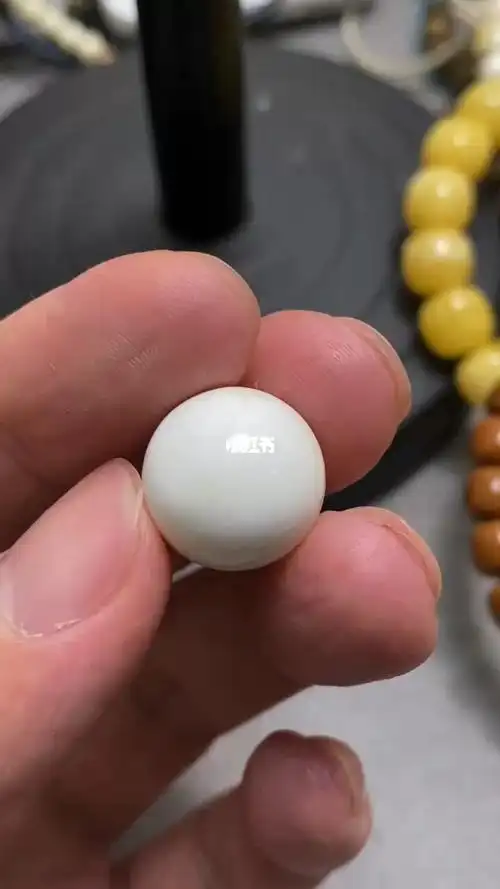 蜜蜡俄料瓷白圆珠