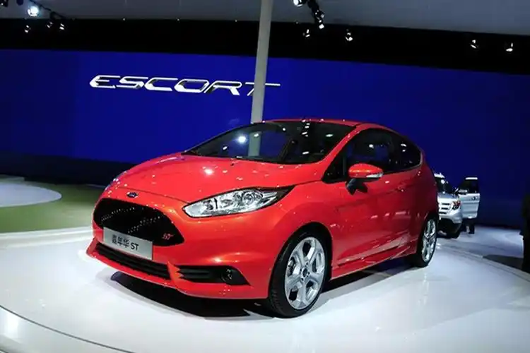 嘉年华福特小型车