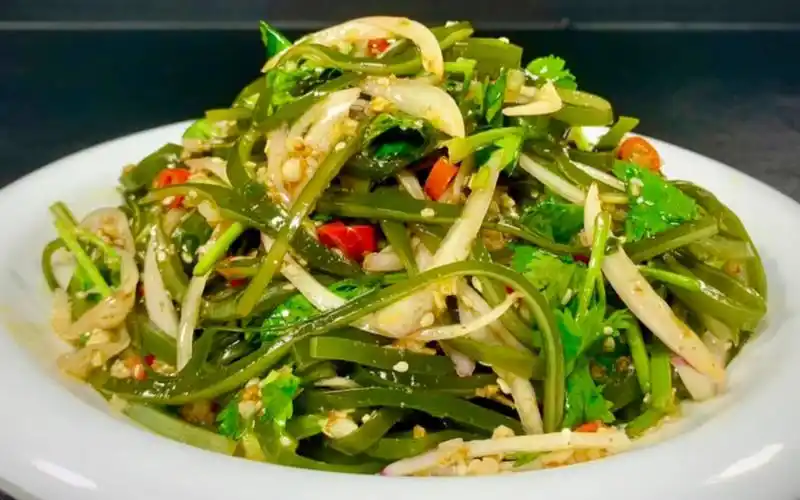 凉拌海带丝要这样做,清脆爽口,开胃解腻,特别适合天热食用