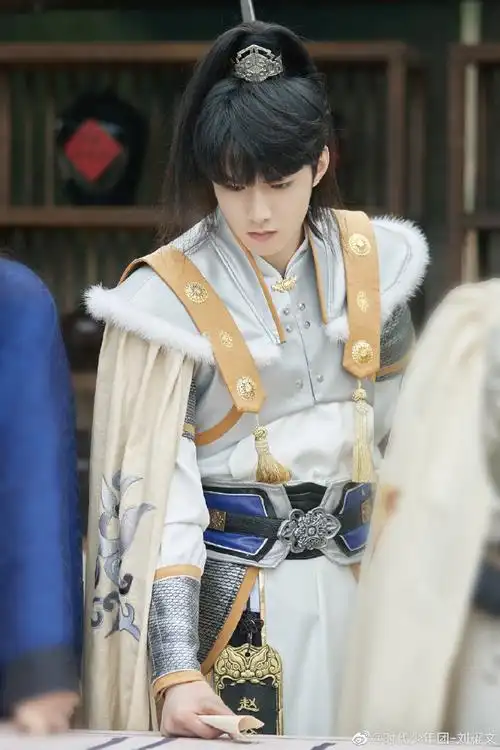 刘耀文的身材和古装的适配度真的太高了!