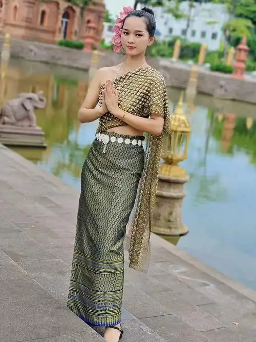 新款 网红傣族服装 女五件套云南西双版 纳民族风性感旅游拍摄舞蹈服