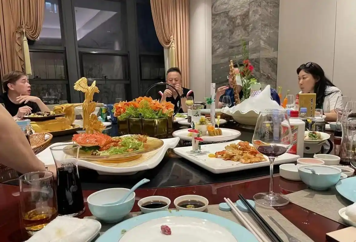 建议男人:在高端酒局上一定要知道一些"酒桌潜规则",越早知道越好  1