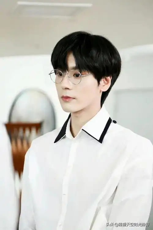 盘点国内男明星眼镜杀高清集第二弹 这些禁欲系男神哪个是你的菜