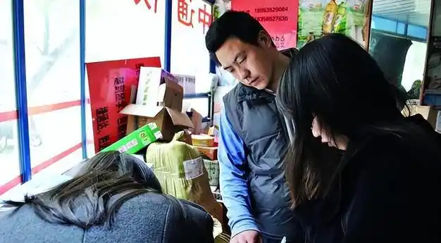 博士谭超送八年快递,被老师质疑脑子有问题,网友:很励志