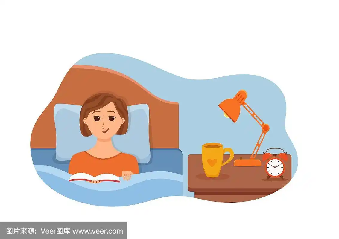 小女孩躺在卧室的床上,在灯下看书.