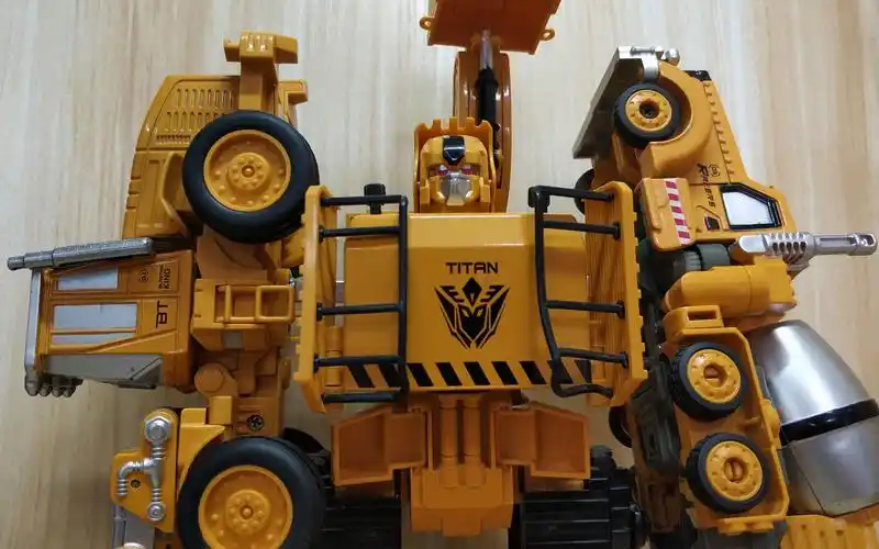 国产变形名创优品minisoherodinba工程车合体