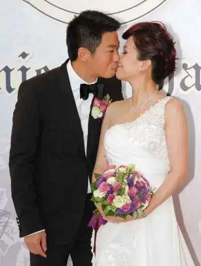 tvb四大甜妹近况:李绮红求戏拍,何美钿唐宁老态,她让人怀念_腾讯新闻