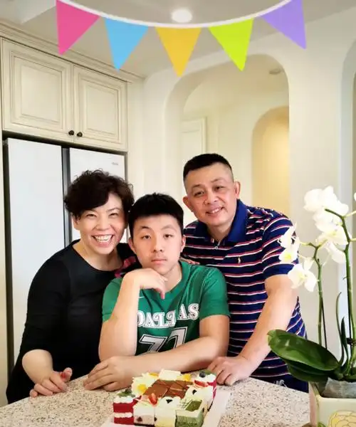 邓亚萍和丈夫相差多少岁