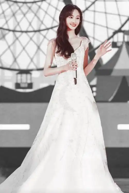 郑爽没气质反而接地气?粉丝:擦亮你的双眼,好好看清楚