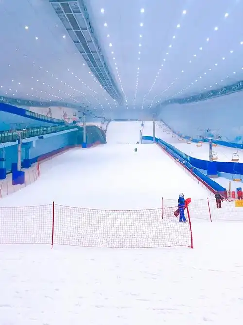 哈尔滨融创雪世界全球最大室内滑雪场