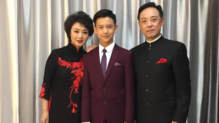 京剧名家名段演唱会 京剧梅派第四代传人巴特尔演唱《天女散花》