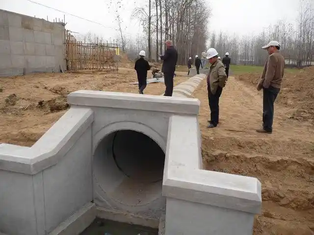 优点:对地基适应好,不需墩台,用于有足够 填土高度的小跨径暗涵.