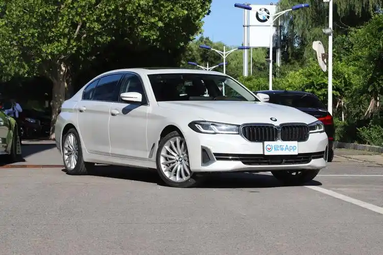 2022款 宝马5系 改款二 530li 行政型 豪华套装外观