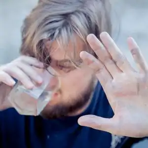 一个饮酒醉图片