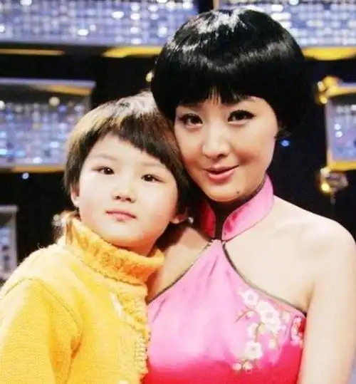 孙楠与二婚妻子近况,前妻真的好可惜,网友:丢了个好老婆!