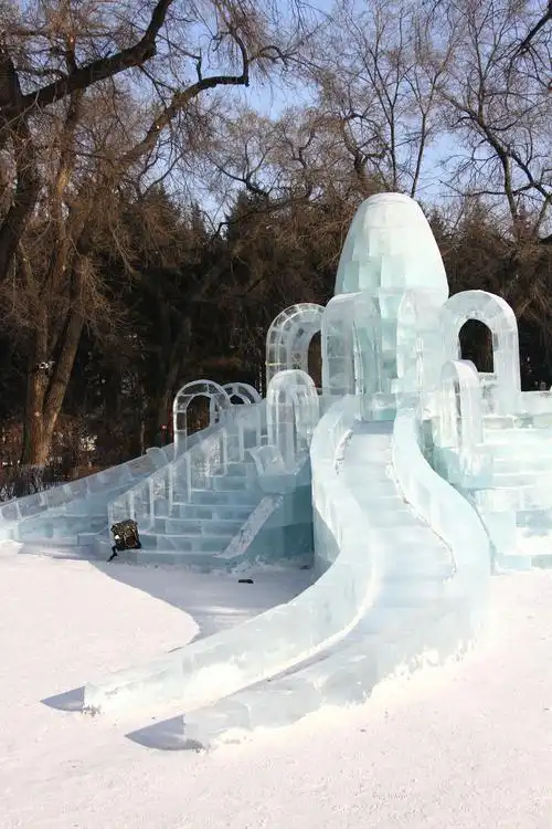 兆麟公园的冰滑梯