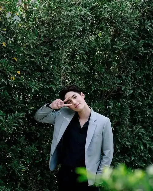 还有人粉泰星tor吗我觉得他真的好帅