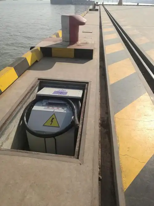 船,内河船舶(液货船除外)和江海直达船舶应具备船舶岸电系统船载装置