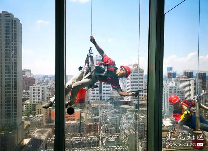 东川,石林等),在昆明有打工三年以上(高空擦玻璃)工作经验的小伙子