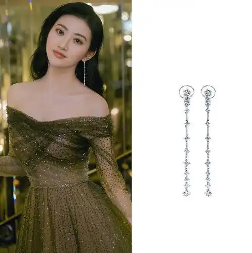 珠宝往往能够提升女人的气质 来看看景甜如何玩转时尚?