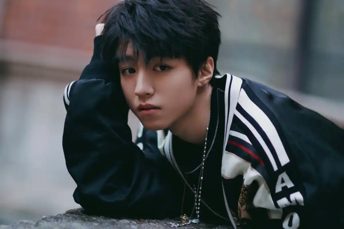 王俊凯karrywang工作室色彩施重处生出霓虹… - 堆糖,美图壁纸兴趣