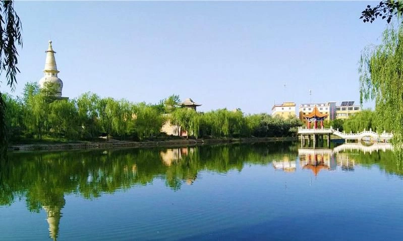 山丹南湖生态植物园原为南湖公园,曾为著名的"山丹八景"之一.