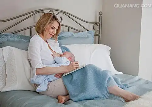 母乳喂养婴儿的母亲