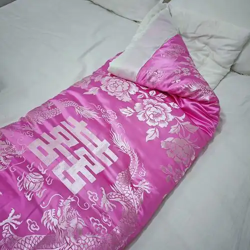 仿真丝软缎龙凤喜被复古丝绸软缎被面老式包边手工柔软丝绸棉花被