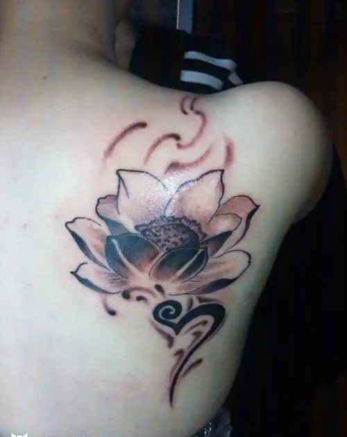 莲花纹身图片tag标签:纹身师:段星星纹身店:肆義刺青牡丹蛇纹身图片