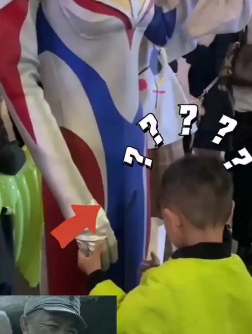 奥特曼被孩子偷袭 奥特双蛋