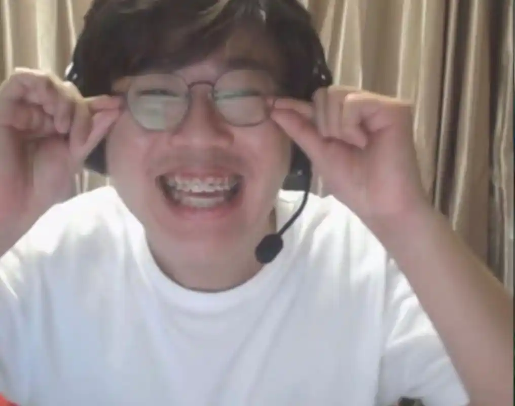 陆左和熊猫哥和解了,狂魔哥嘲笑陆左被p照片