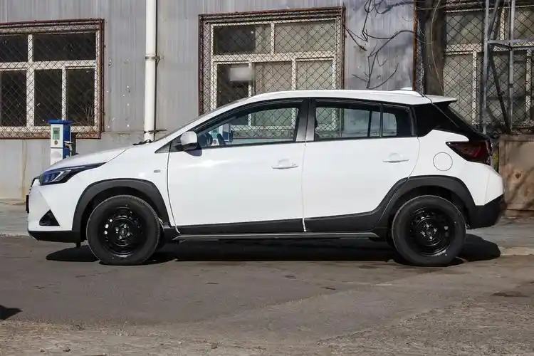 小身材大空间,5升油耗自动挡,带你看丰田yaris l 致炫