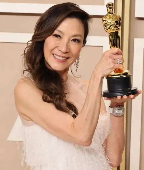 杨紫琼被曝近日低调返港 或将担任第41届金像奖颁奖嘉宾