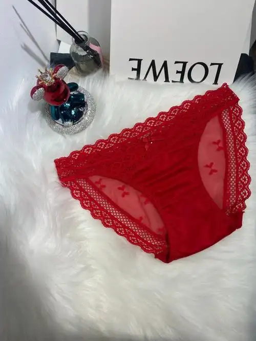 热情的新年红内裤